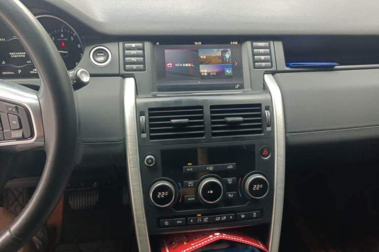 Used Land Rover Discovery Sport 2018 240 PS SE Version Audio And AC Panel