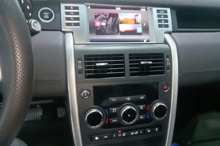 Used Land Rover Discovery Sport 2018 240 PS SE Version Audio And AC Panel