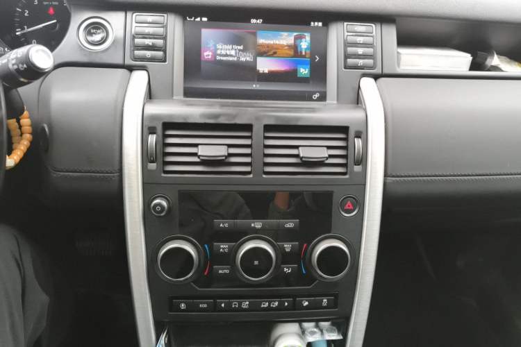 Used Land Rover Discovery Sport 2018 240 PS SE Version Audio And AC Panel