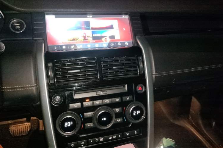 Used Land Rover Discovery Sport 2018 240 PS HSE LUXURY Edition Audio And AC Panel