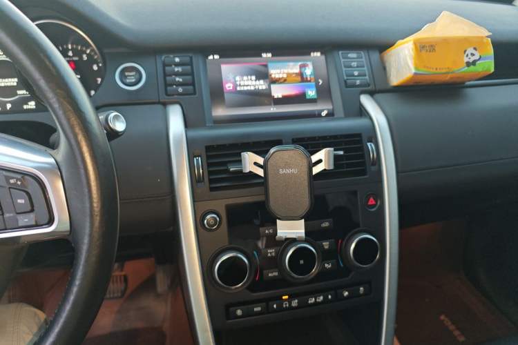 Used Land Rover Discovery Sport 2018 240 PS SE Version Audio And AC Panel
