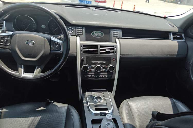 Used Land Rover Discovery Sport 2018 240 PS SE Version Audio And AC Panel