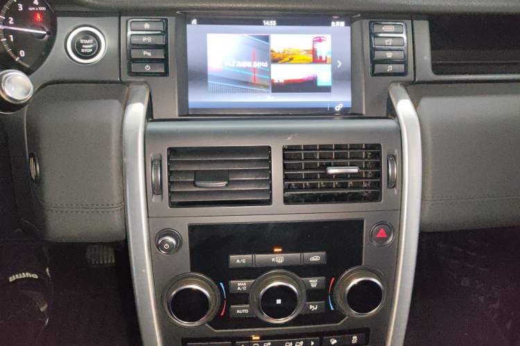 Used Land Rover Discovery Sport 2018 240 PS SE Version Audio And AC Panel