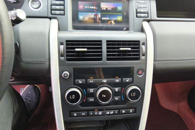 Used Land Rover Discovery Sport 2018 240 PS HSE Version Audio And AC Panel