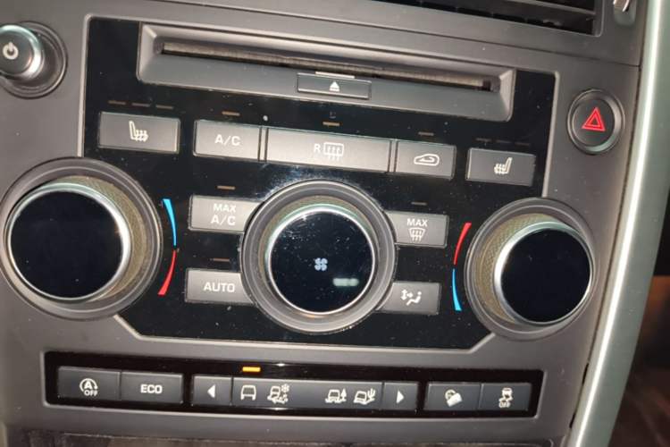 Used Land Rover Discovery Sport 2018 240 PS HSE Version Audio And AC Panel