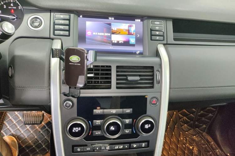 Used Land Rover Discovery Sport 2018 240 PS SE Version Audio And AC Panel