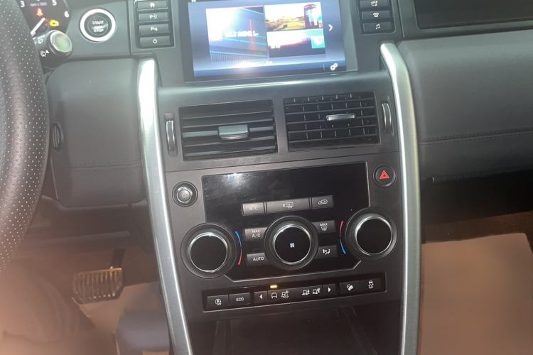 Used Land Rover Discovery Sport 2018 240 PS SE Version Audio And AC Panel