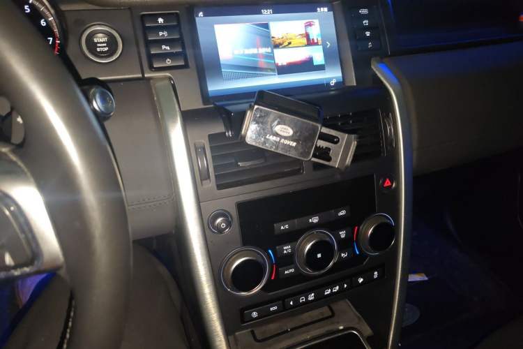 Used Land Rover Discovery Sport 2018 240 PS SE Version Audio And AC Panel