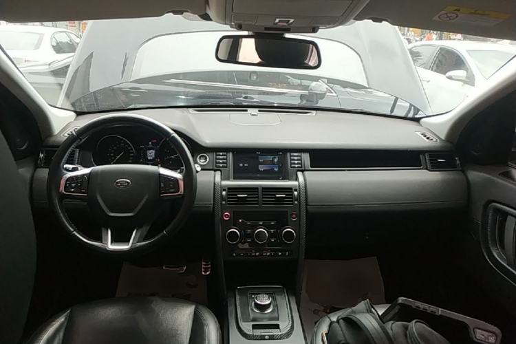 Used Land Rover Discovery Sport 2018 240 PS SE Version Center Console