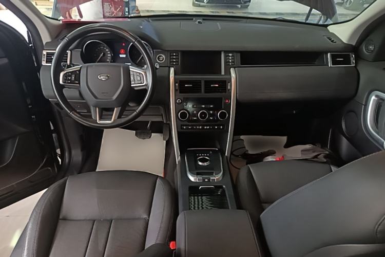 Used Land Rover Discovery Sport 2018 240 PS SE Version Center Console