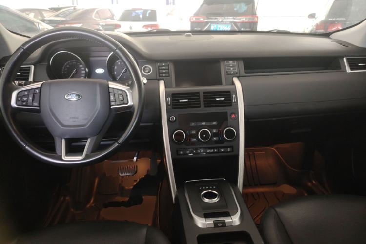 Used Land Rover Discovery Sport 2018 240 PS SE Version Center Console