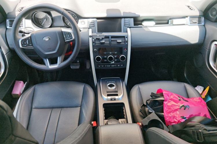 Used Land Rover Discovery Sport 2018 240 PS SE Version Center Console