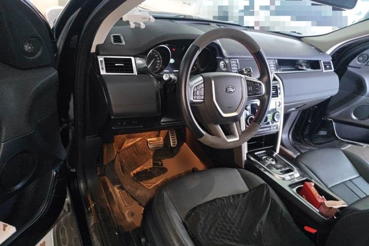 Used Land Rover Discovery Sport 2018 240 PS SE Version Center Console