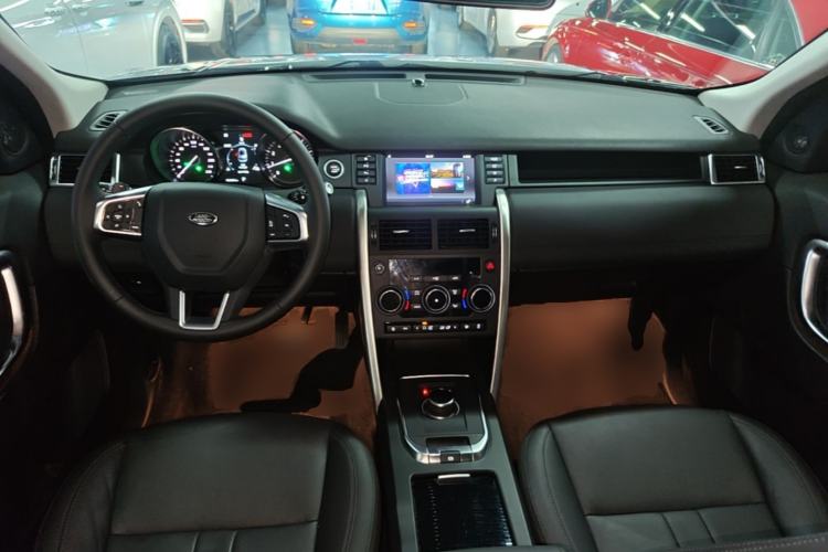 Used Land Rover Discovery Sport 2018 240 PS SE Version Center Console