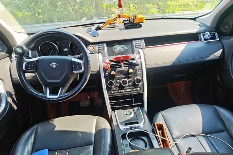 Used Land Rover Discovery Sport 2018 240 PS SE Version Center Console