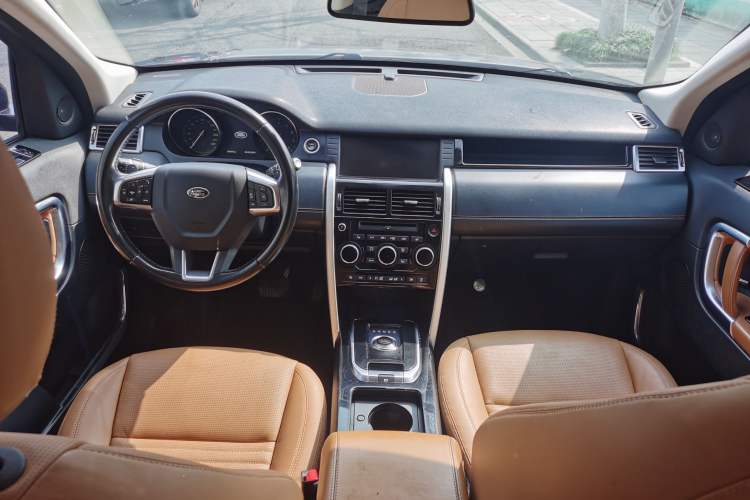 Used Land Rover Discovery Sport 2018 240 PS HSE LUXURY Edition Center Console