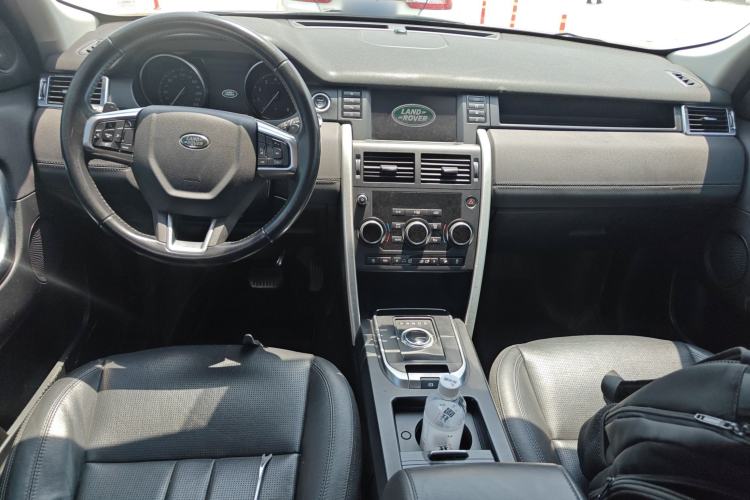 Used Land Rover Discovery Sport 2018 240 PS SE Version Center Console