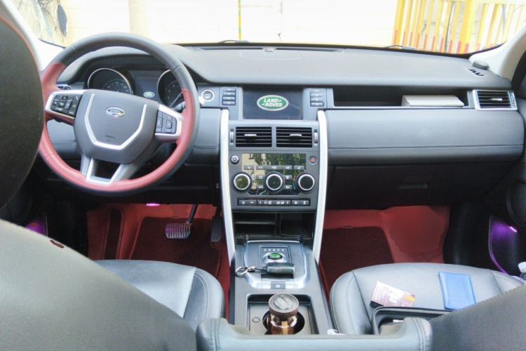 Used Land Rover Discovery Sport 2018 240 PS HSE Version Center Console