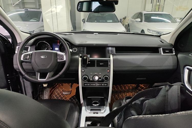 Used Land Rover Discovery Sport 2018 240 PS SE Version Center Console