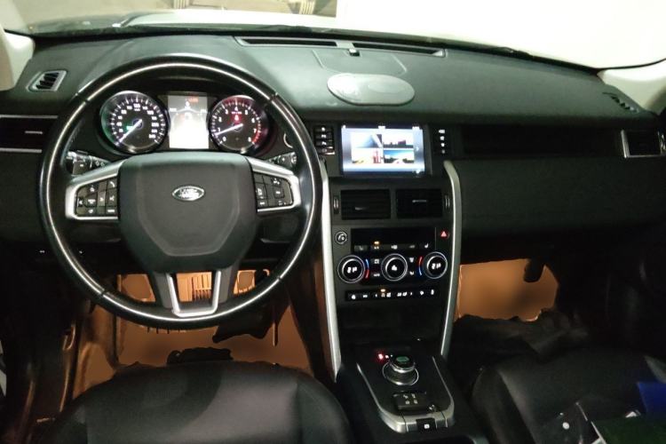 Used Land Rover Discovery Sport 2018 240 PS HSE Version Center Console
