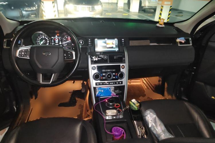 Used Land Rover Discovery Sport 2018 240 PS SE Version Center Console
