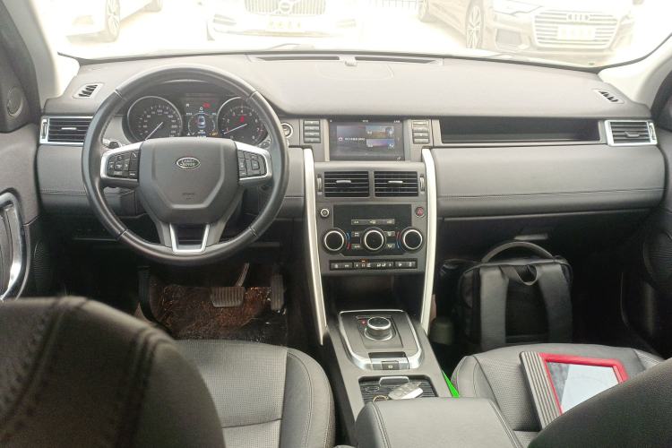 Used Land Rover Discovery Sport 2018 240 PS SE Version Center Console