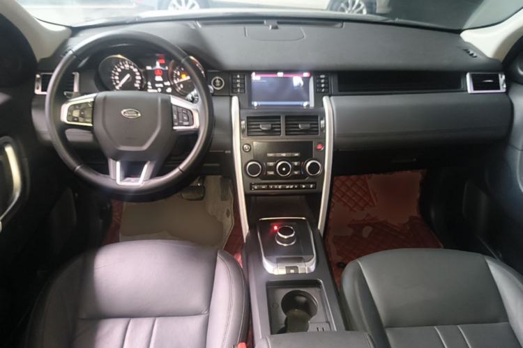 Used Land Rover Discovery Sport 2018 240 PS SE Version Center Console