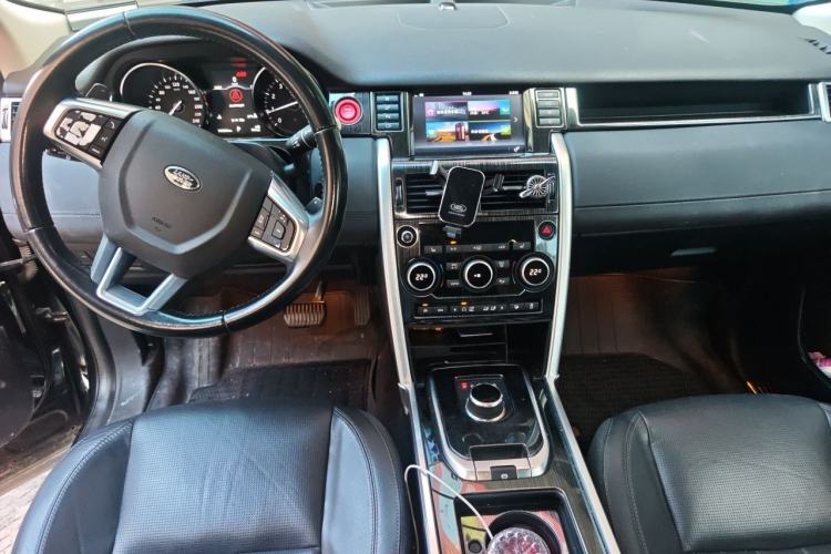 Used Land Rover Discovery Sport 2018 240 PS HSE Version Center Console