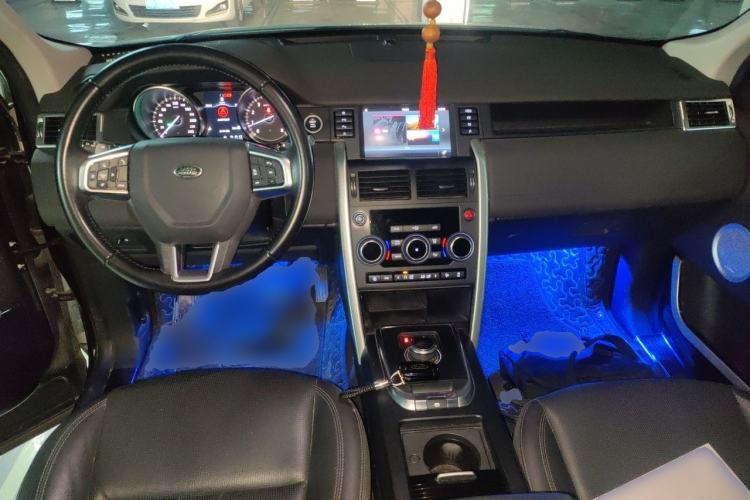 Used Land Rover Discovery Sport 2018 240 PS SE Version Center Console