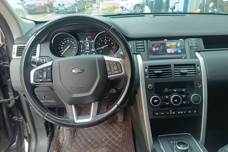 Used Land Rover Discovery Sport 2018 240 PS SE Version Center Console