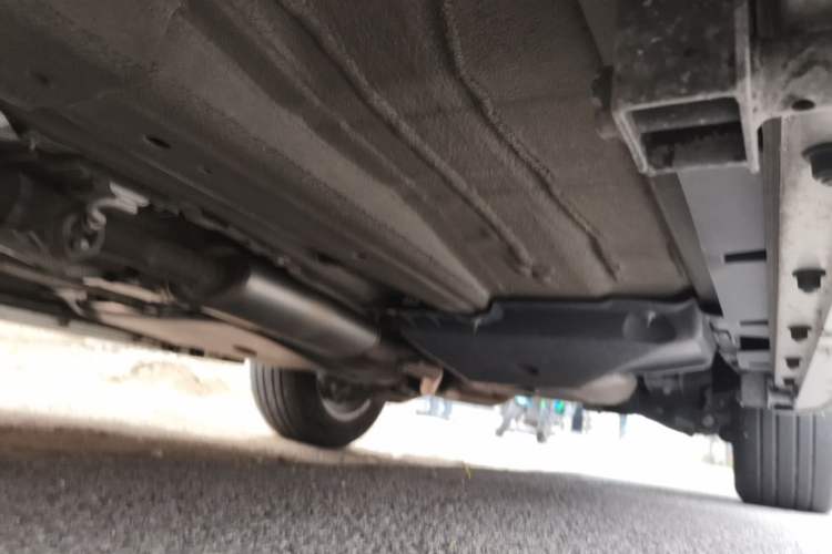 Used Land Rover Discovery Sport 2018 240 PS SE Version Chassis Front Left