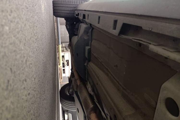 Used Land Rover Discovery Sport 2018 240 PS SE Version Chassis Front Right