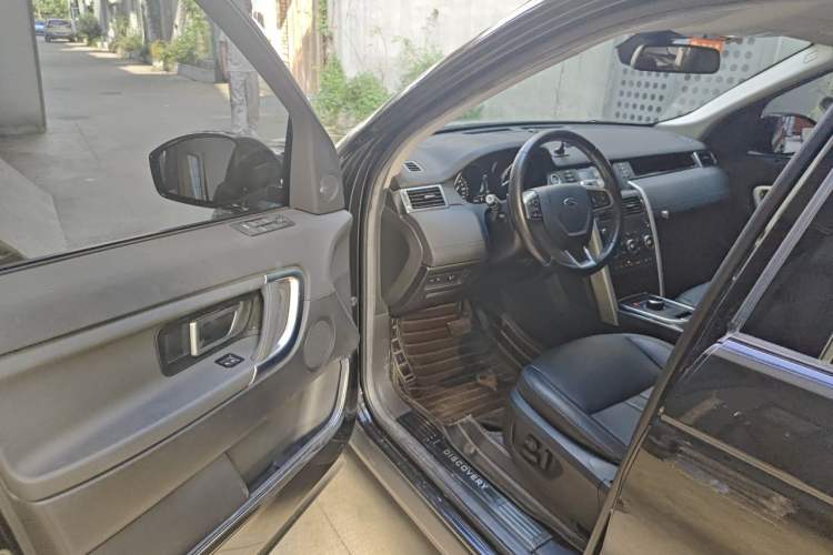 Used Land Rover Discovery Sport 2018 240 PS SE Version Driver Seat