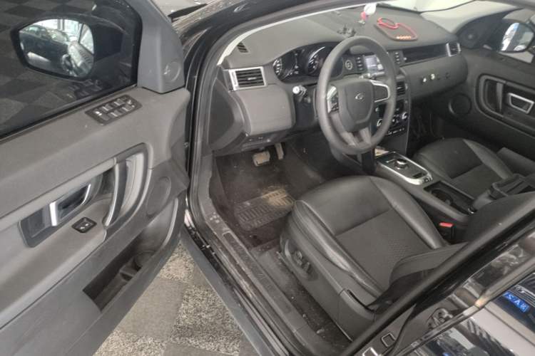 Used Land Rover Discovery Sport 2018 240 PS PURE Edition Driver Seat