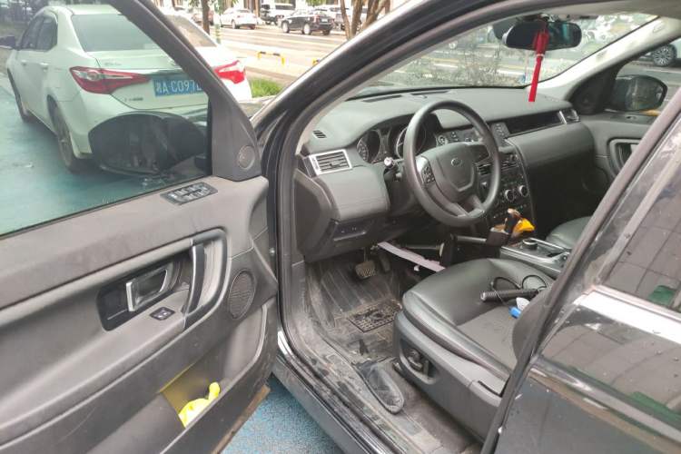 Used Land Rover Discovery Sport 2018 240 PS PURE Edition Driver Seat