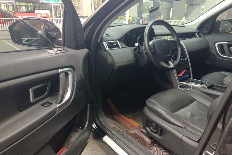 Used Land Rover Discovery Sport 2018 240 PS SE Version Driver Seat