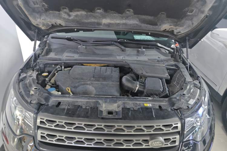 Used Land Rover Discovery Sport 2018 240 PS SE Version Engine Bay