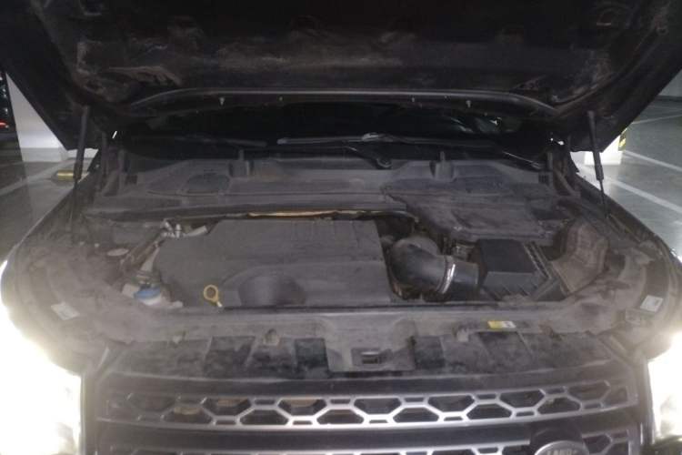 Used Land Rover Discovery Sport 2018 240 PS SE Version Engine Bay