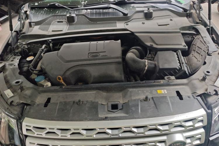 Used Land Rover Discovery Sport 2018 240 PS HSE LUXURY Edition Engine Bay