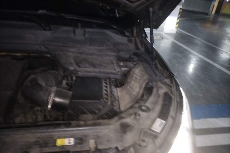 Used Land Rover Discovery Sport 2018 240 PS SE Version Engine Bay Left
