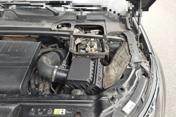 Used Land Rover Discovery Sport 2018 240 PS SE Version Engine Bay Left