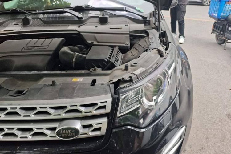 Used Land Rover Discovery Sport 2018 240 PS HSE LUXURY Edition Engine Bay Left