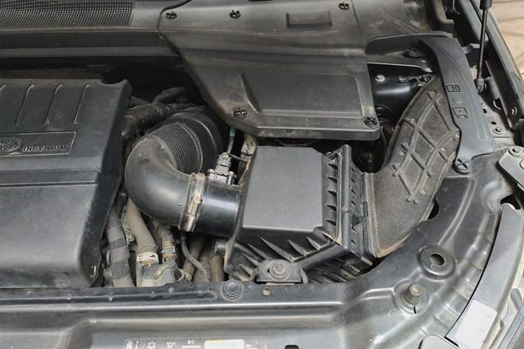 Used Land Rover Discovery Sport 2018 240 PS SE Version Engine Bay Left