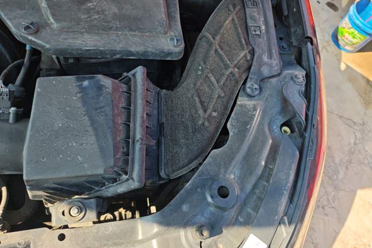Used Land Rover Discovery Sport 2018 240 PS SE Version Engine Bay Left