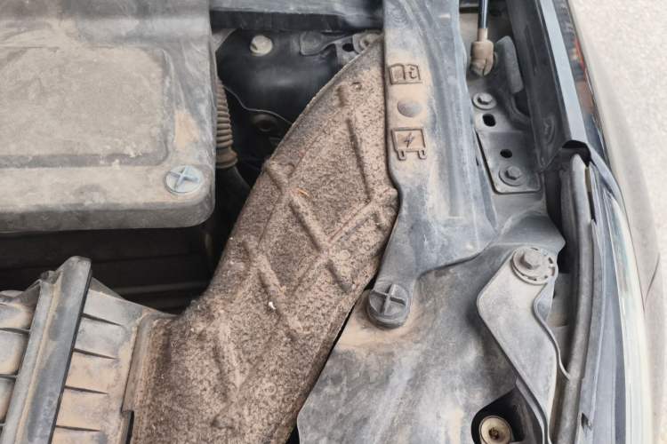 Used Land Rover Discovery Sport 2018 240 PS SE Version Engine Bay Left