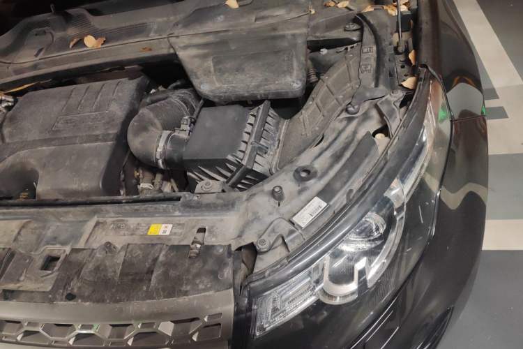 Used Land Rover Discovery Sport 2018 240 PS SE Version Engine Bay Left