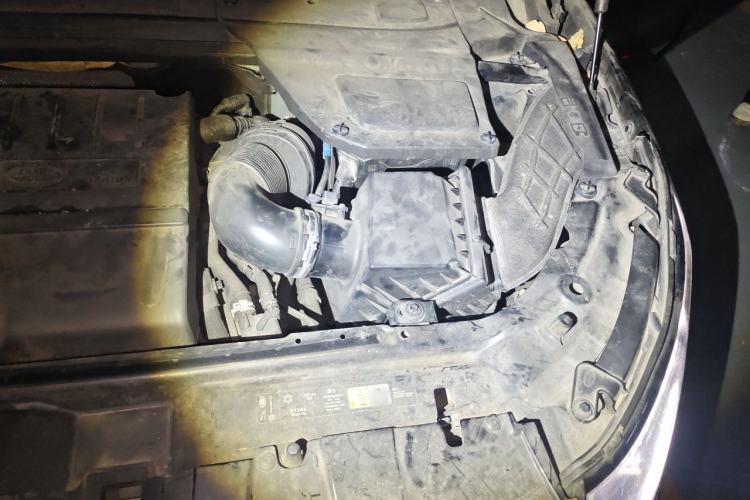 Used Land Rover Discovery Sport 2018 240 PS SE Version Engine Bay Left