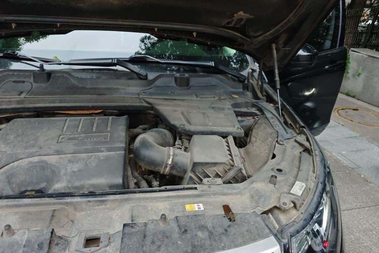 Used Land Rover Discovery Sport 2018 240 PS HSE Version Engine Bay Left