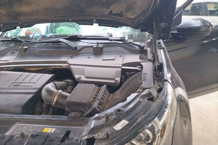 Used Land Rover Discovery Sport 2018 240 PS SE Version Engine Bay Left