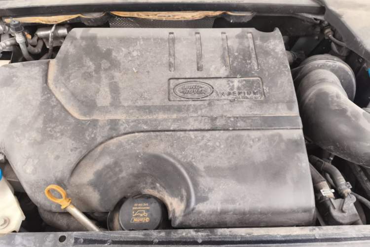 Used Land Rover Discovery Sport 2018 240 PS SE Version Engine Bay